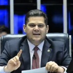 senadores blindam davi alcolumbre após adiamento de sabatina no stf: apoio unânime no senado