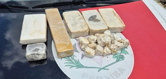 polícia militar apreende tabletes de cocaína, crack e maconha em terreno baldio na paraíba