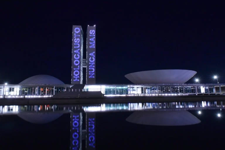 votação da pec das 40 horas com 6x1 é adiada, trabalhadores aguardam decisão