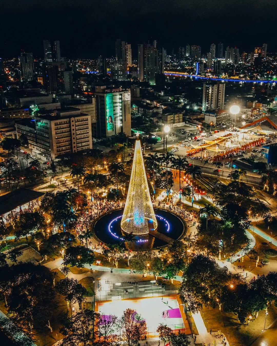 campina grande: natal iluminado 2025 começa com 180 artistas e magia no parque evaldo cruz