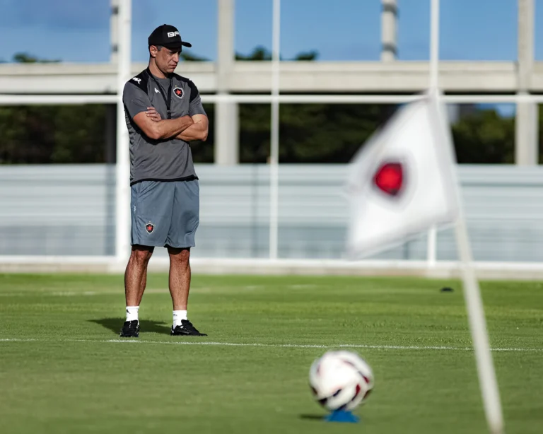 botafogo pb em 2026: sem meias anunciados, clube expõe lentidão no mercado e mira calendário cheio