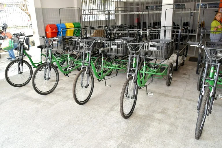 pb: 76 triciclos reforçam trabalho de catadores de recicláveis