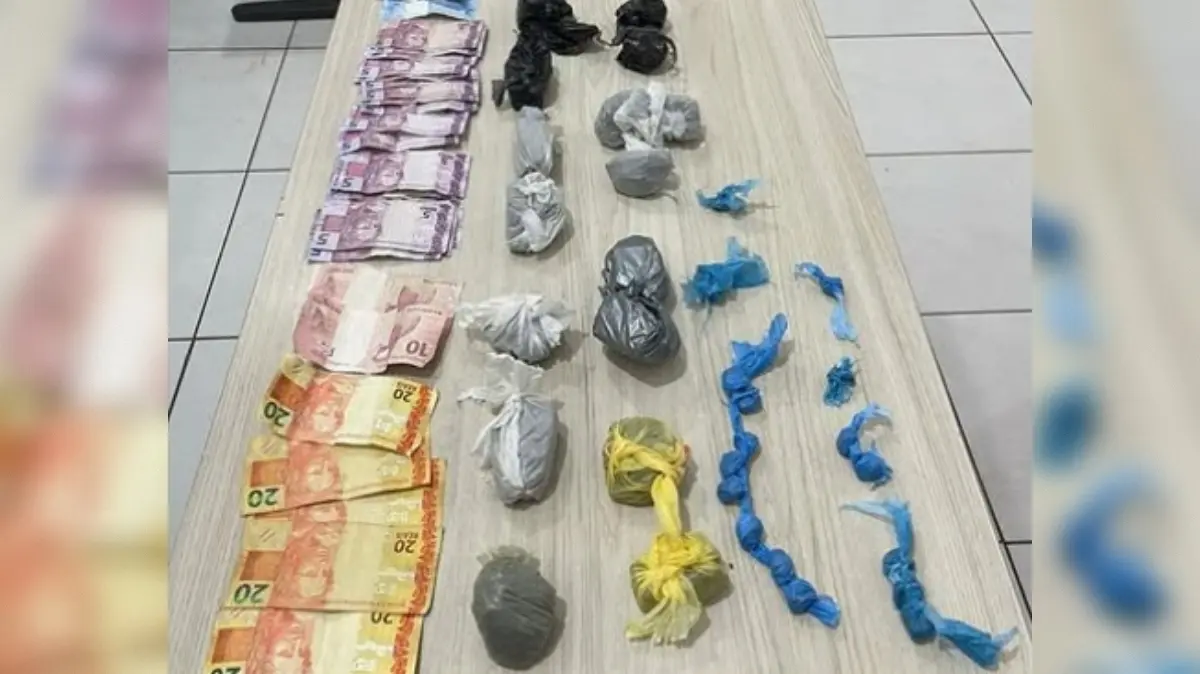 adolescente apreendido com 32 porções de maconha e r$ 267 em sapé