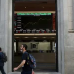 dólar fecha a r$ 5,42 e bolsa sobe, mas incertezas políticas pesam no mercado