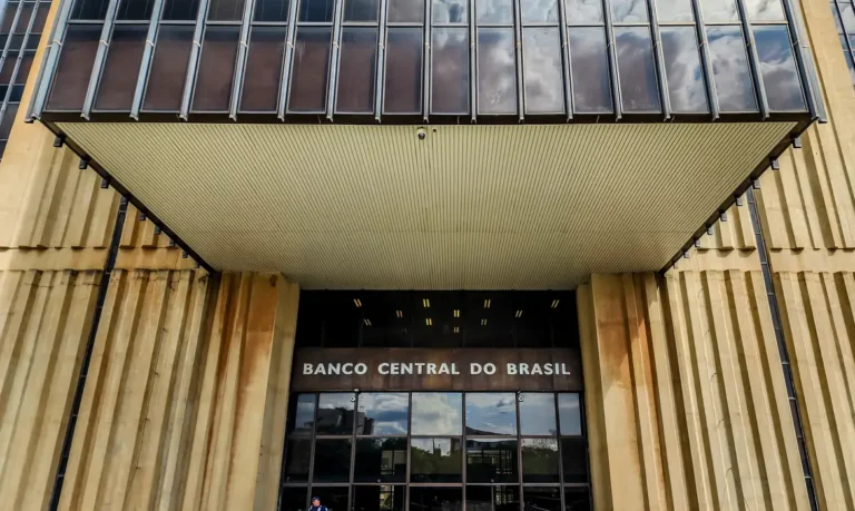 bc mantém selic em 15% pela 4ª vez: juros altos persistem e mercado espera novidades