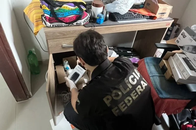 mulher de 31 anos investigada pela pf por armazenar material ilegal de abuso infantil em alagoa nova/pb