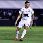 tiquinho soares no coritiba em 2026? atacante em baixa no santos pode ser reforço para o coxa na elite do futebol