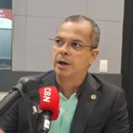 jutay meneses critica "excessos" em atos da esquerda e direita contra arthur lira, defende democracia
