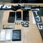 pm apreende arma e mais de 30 pedras de crack na sede da torcida jovem do galo