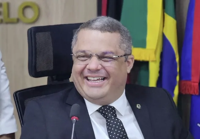 edvaldo assume prefeitura de cabedelo e promete fim da "caça às bruxas"