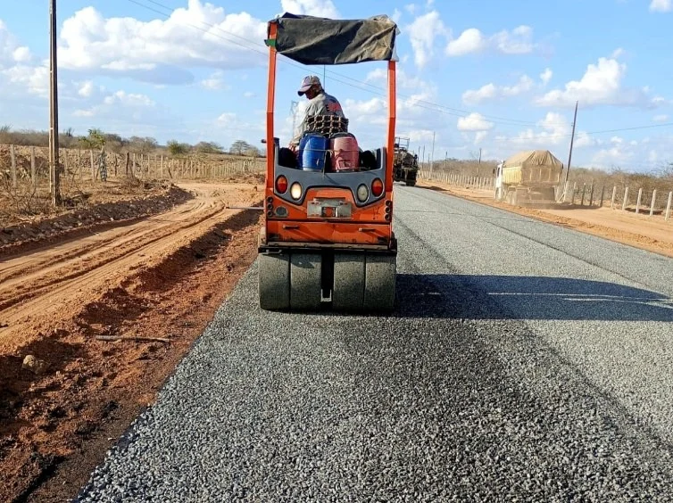 pb 176: asfalto de r$ 37,6 milhões transforma vida no cariri