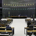 trabalho por aplicativo: votação de pl é adiada e futuro de motoristas segue incerto