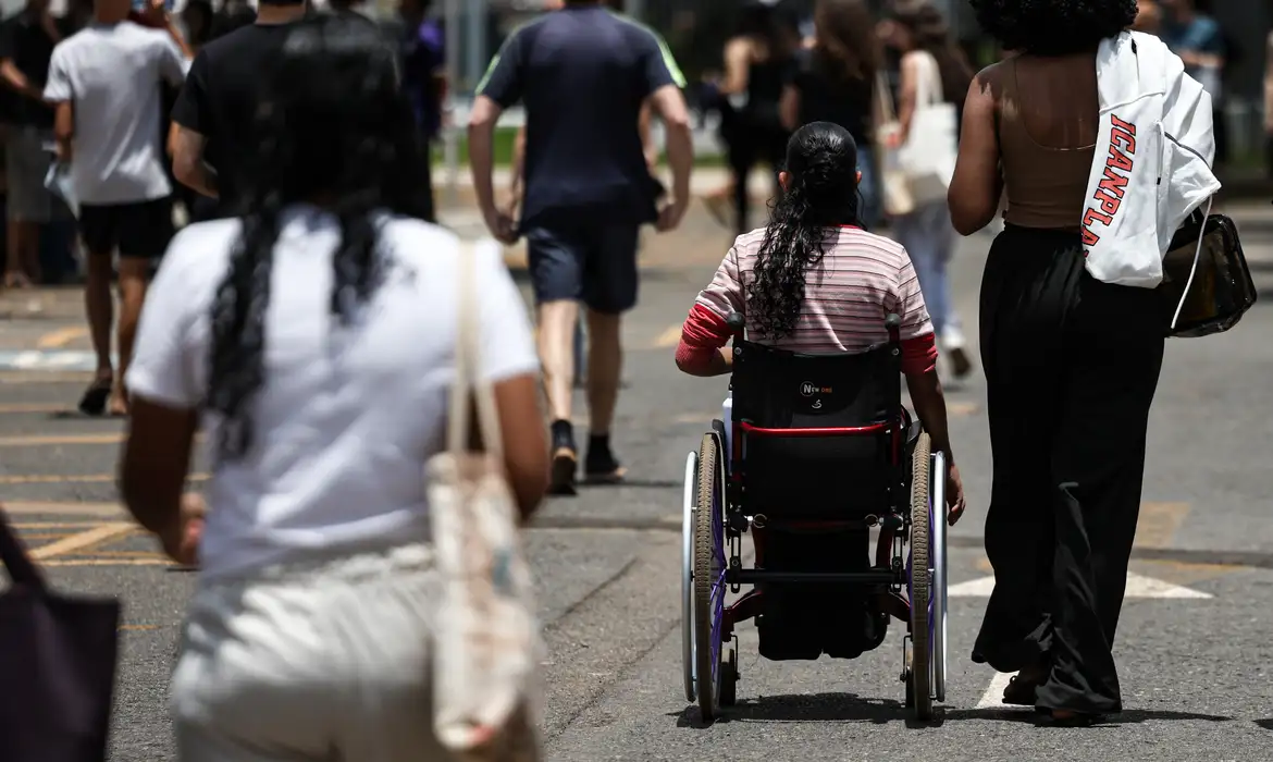 enem 2025: reaplicação começa hoje (16) para milhares de estudantes no brasil