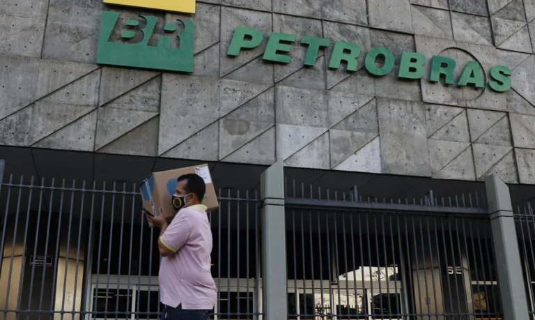 greve de petroleiros cresce: mais 3 refinarias e plataformas cruzam os braços