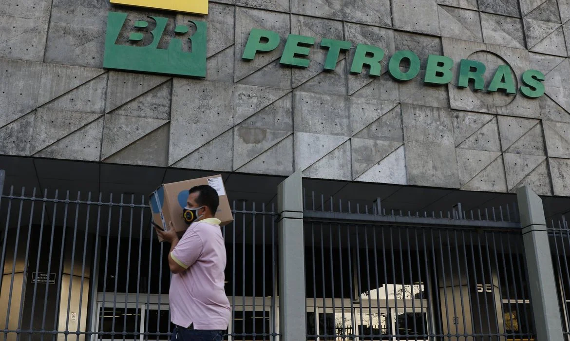 greve de petroleiros cresce: mais 3 refinarias e plataformas cruzam os braços