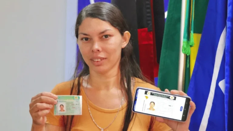 mulher da paraíba é 1ª brasileira a tirar cnh digital com novas regras; custo era alto