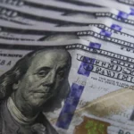 dólar perto de r$ 5,60: empresas enviam lucros ao exterior antes de novo imposto