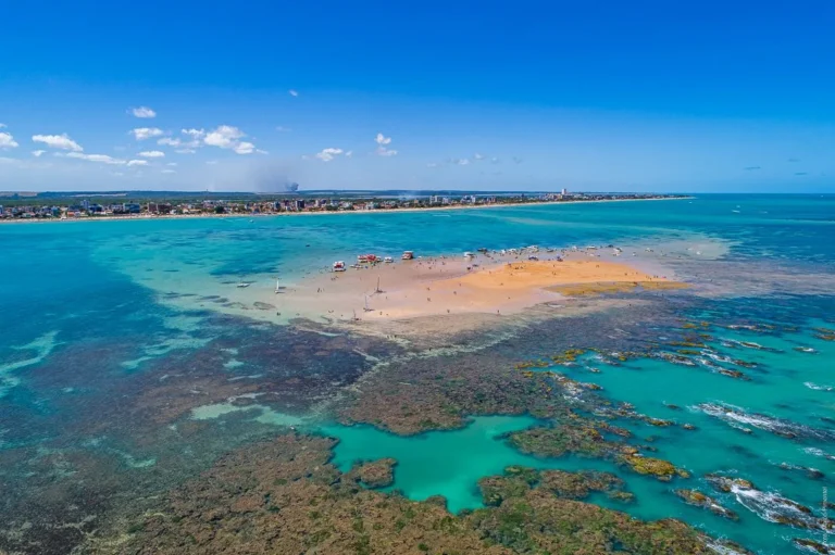 ilha de areia vermelha: paraíso natural surge com maré baixa na paraíba