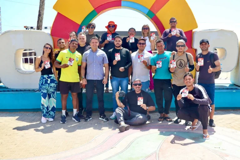 fotógrafos no busto de tamandaré recebem crachás oficiais da sedurb