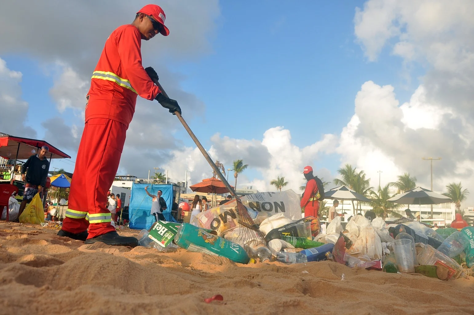 joão pessoa: 100 toneladas de lixo recolhidas na orla réveillon 2026