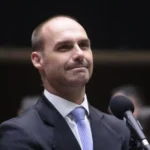 pf reintegra eduardo bolsonaro: ex deputado volta a ser escrivão após cassação