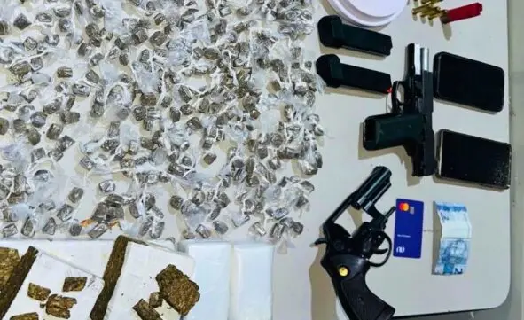 serra branca: polícia prende 2 suspeitos de homicídio e apreende armas e drogas