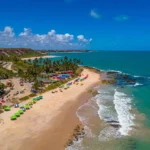 praia de coqueirinho (pb): descubra o paraíso colorido considerado um dos 10 mais do brasil!