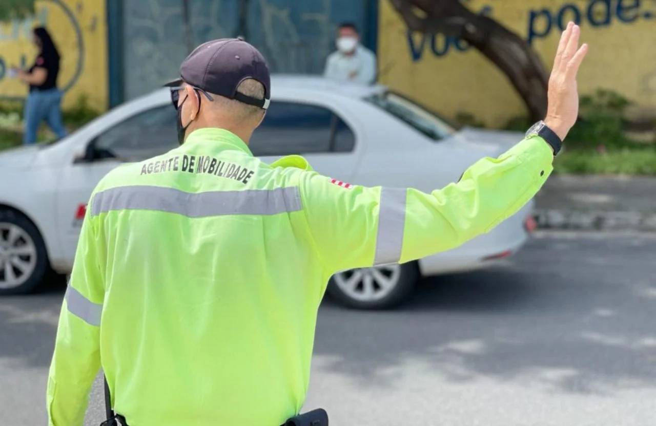 michelle bolsonaro revela estado de saúde de bolsonaro e pede prisão domiciliar urgente