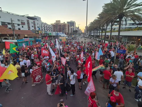 ato pela democracia em joão pessoa relembra ataques de 8 de janeiro com manifestação no busto de tamandaré