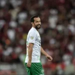 nenê, 44 anos, assina com botafogo pb para 2026 e promete 'maestro' em campo; veja carreira vitoriosa