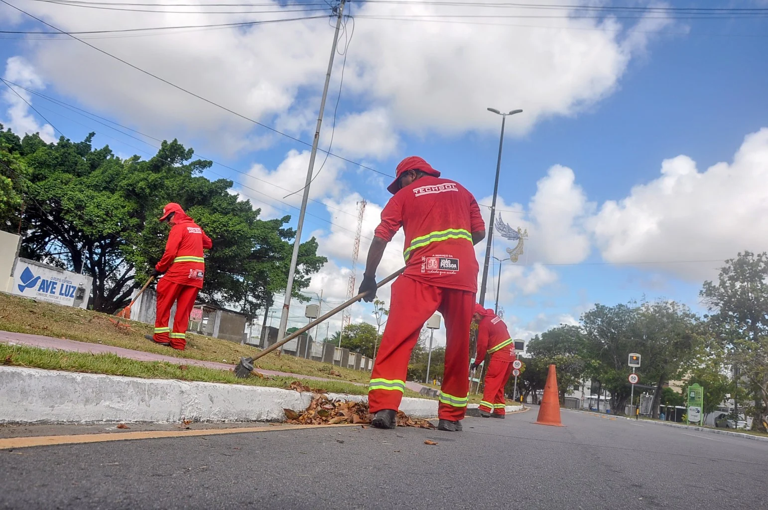 emlur: limpeza urbana intensificada e combate ao descarte irregular em jp