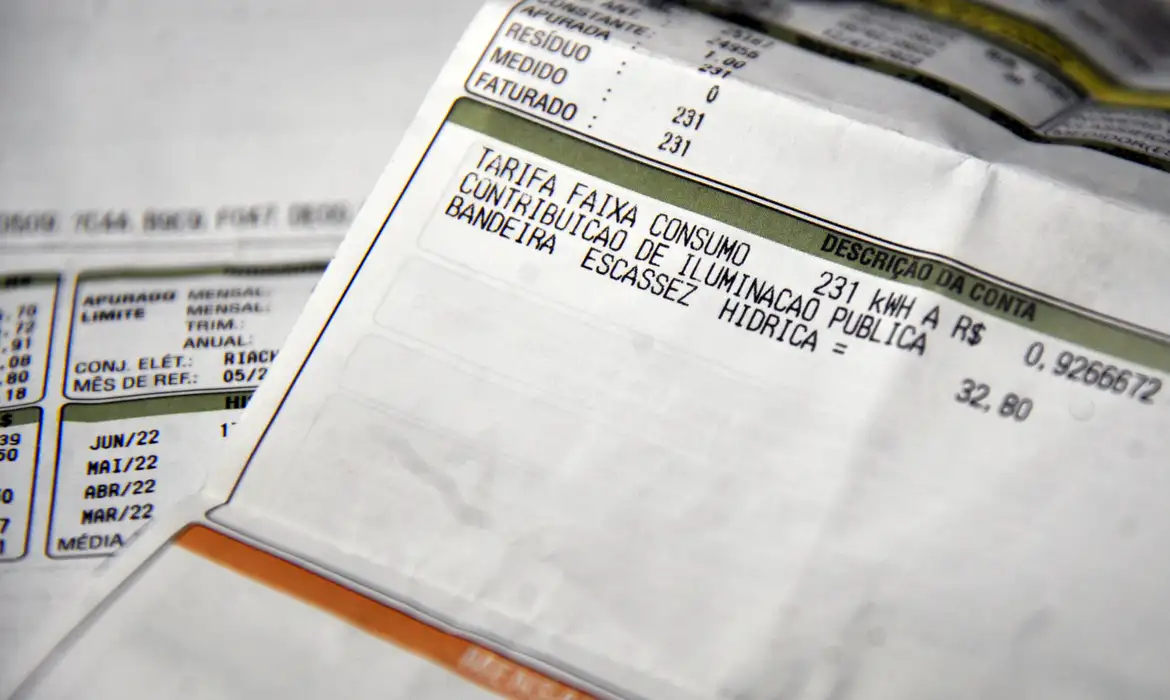 aneel define calendário de bandeiras tarifárias de energia para 2026: saiba quando haverá reajustes