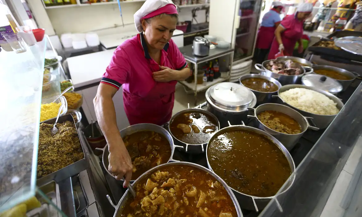 50+ no mercado: contratação de profissionais maduros cresce no comércio e serviços em sp