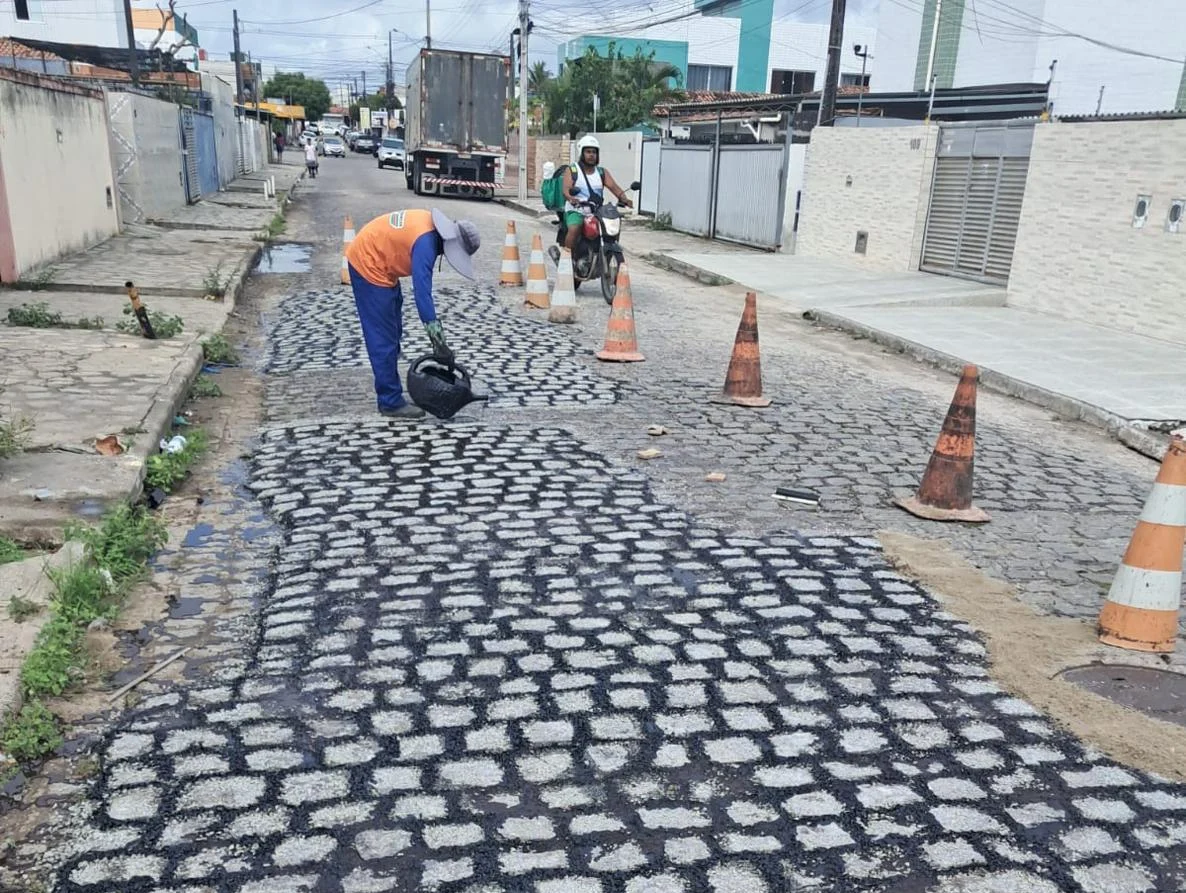 seinfra em ação: tapa buraco em 17 bairros de joão pessoa