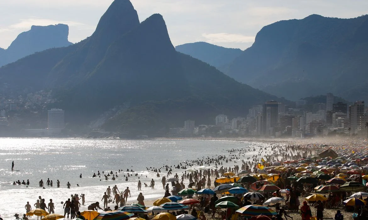 turismo brasileiro dispara: faturamento histórico de r$ 185 bilhões em 2025!