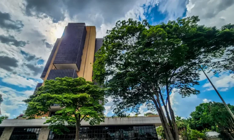 bc desiste de recurso e tcu inspecionará liquidação do banco master