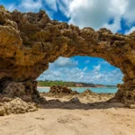 praia do amor na paraíba: o paraíso romântico da costa do conde revelado!