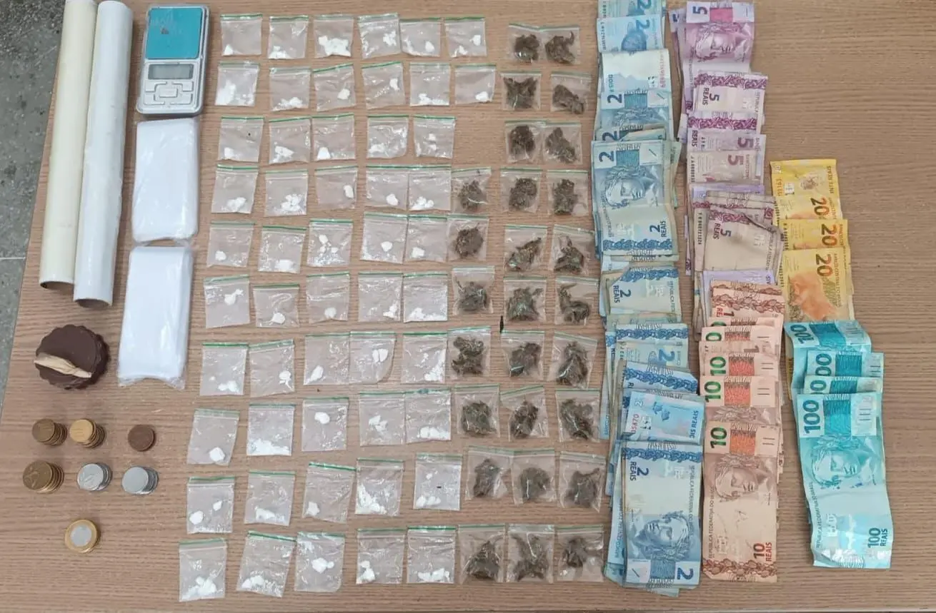 rotam prende homem e casal por tráfico de drogas em bairros distintos; apreensões em andamento