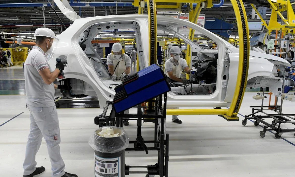 juros altos afetam 80% da indústria: crédito trava expansão e inovação