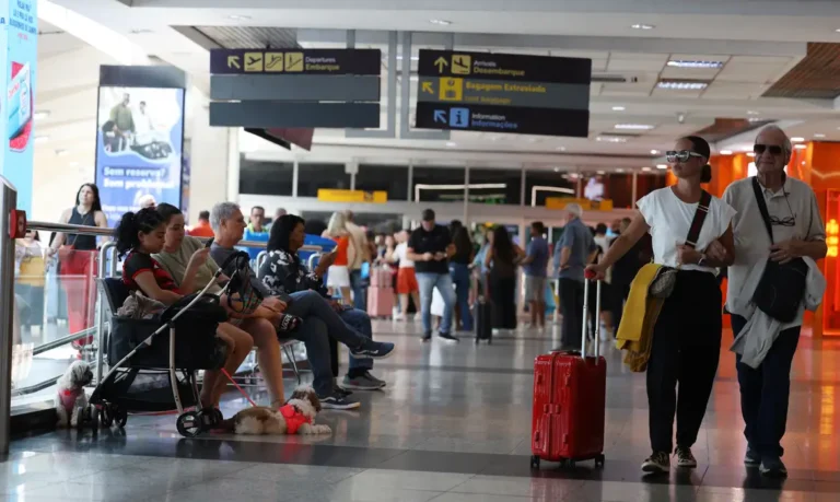 aeroportos do brasil batem recorde: 130 milhões de passageiros em 2025, alta de 9,4%