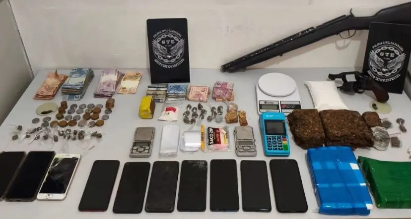 operação da polícia civil apreende drogas, armas e prende 5 em campina e queimadas