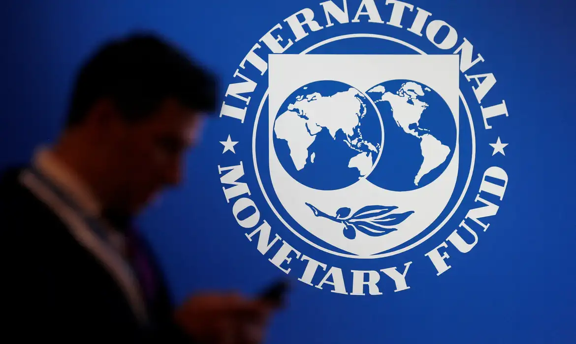 fmi corta previsão de crescimento do brasil em 2026 para 1,6% e alerta sobre juros altos