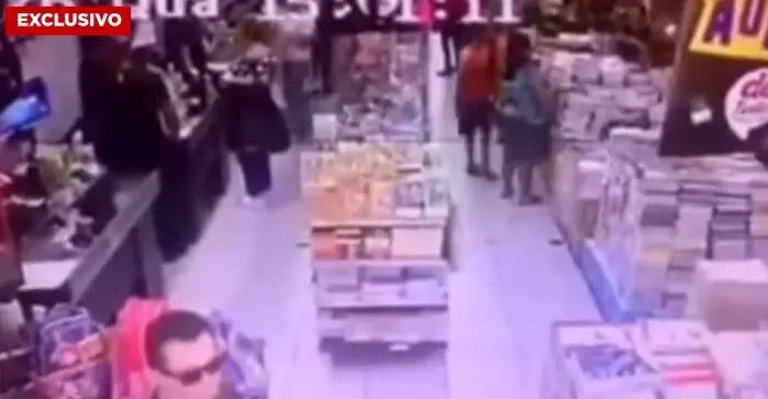 casal é flagrado furtando loja no centro de campina grande em plena luz do dia