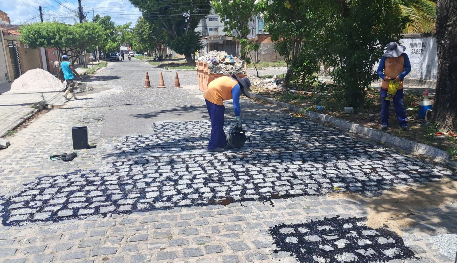 seinfra: 30 bairros de joão pessoa recebem manutenção viária e drenagem