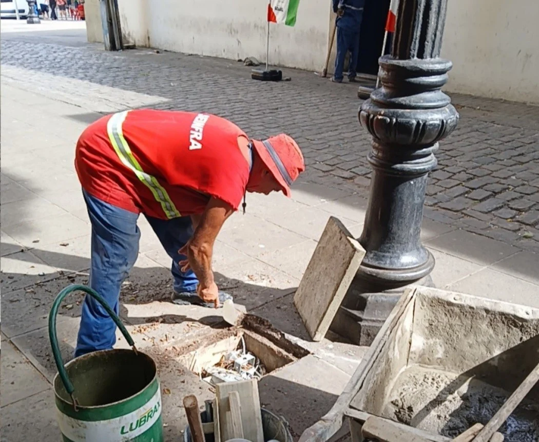 praça rio branco: seinfra revitaliza calçamento e iluminação