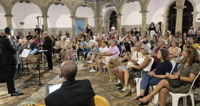 viva o centro com música: túlio melo homenageia frank sinatra em joão pessoa com show gratuito e big band vibrante