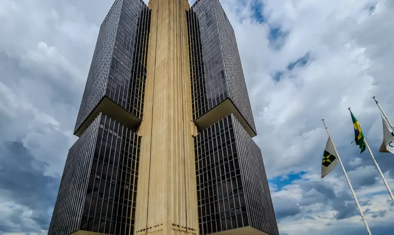 selic 15%: bc mantém juros altos pela 5ª vez e indica corte em março