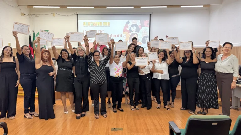 25 mulheres se tornam cuidadoras infantis e ganham novo rumo profissional