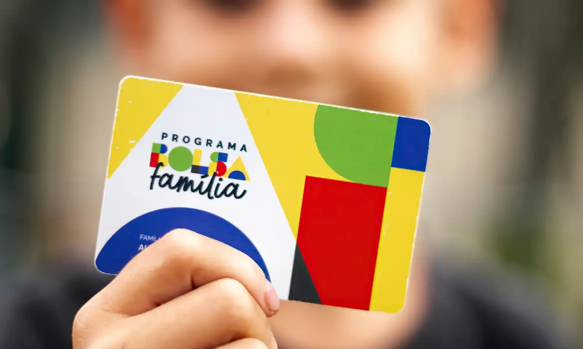bolsa família: nis final 8 recebe r$ 600 hoje! veja extras e valores