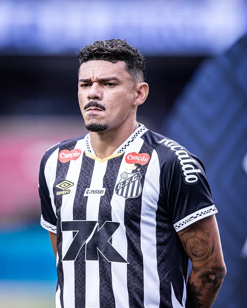 tiquinho soares rumo ao remo: atacante do santos encaminha acerto com clube paraense e busca retomar protagonismo